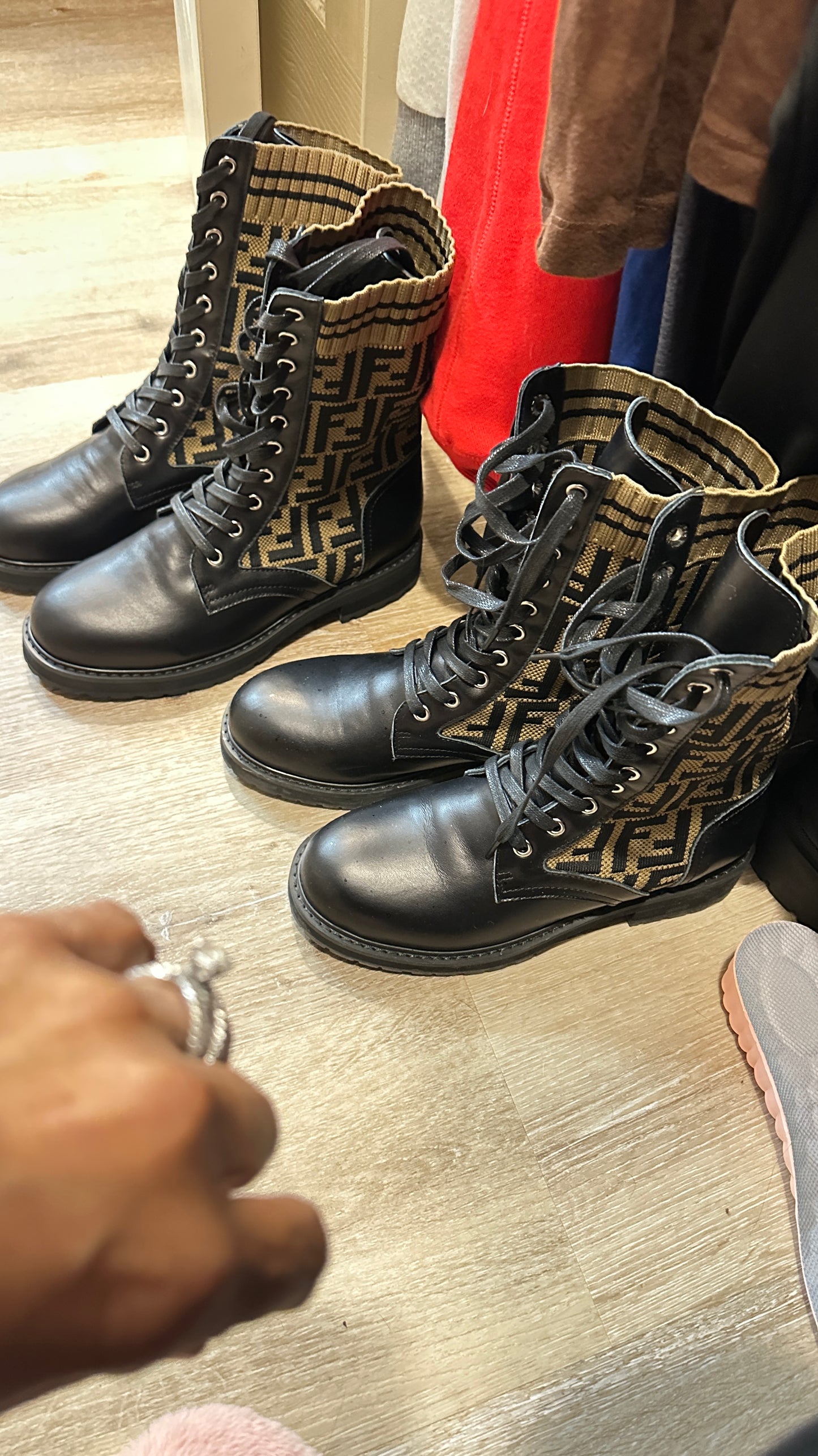 Fend! Ladies boots 8 1/2