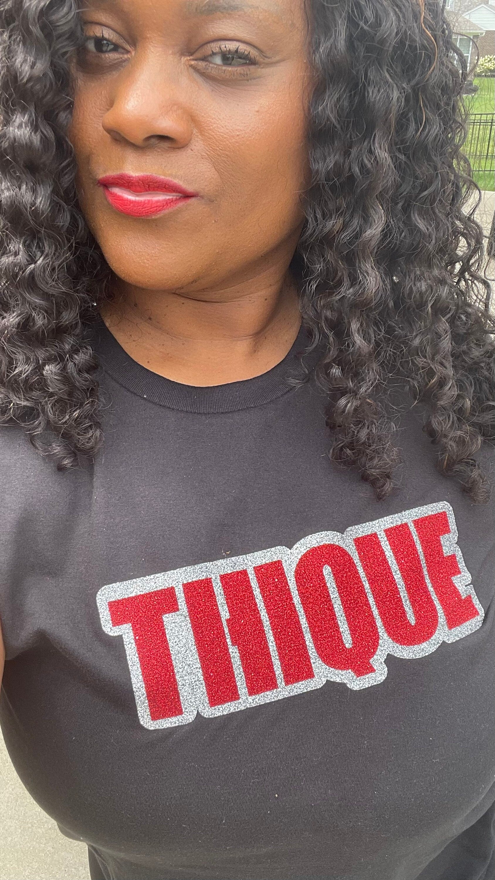 THIQUE TEE